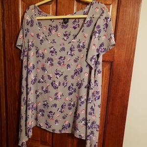 EUC Size 2 Torrid short sleeve shark bite floral